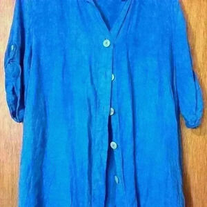 100% linen Italian made button down blouse size M